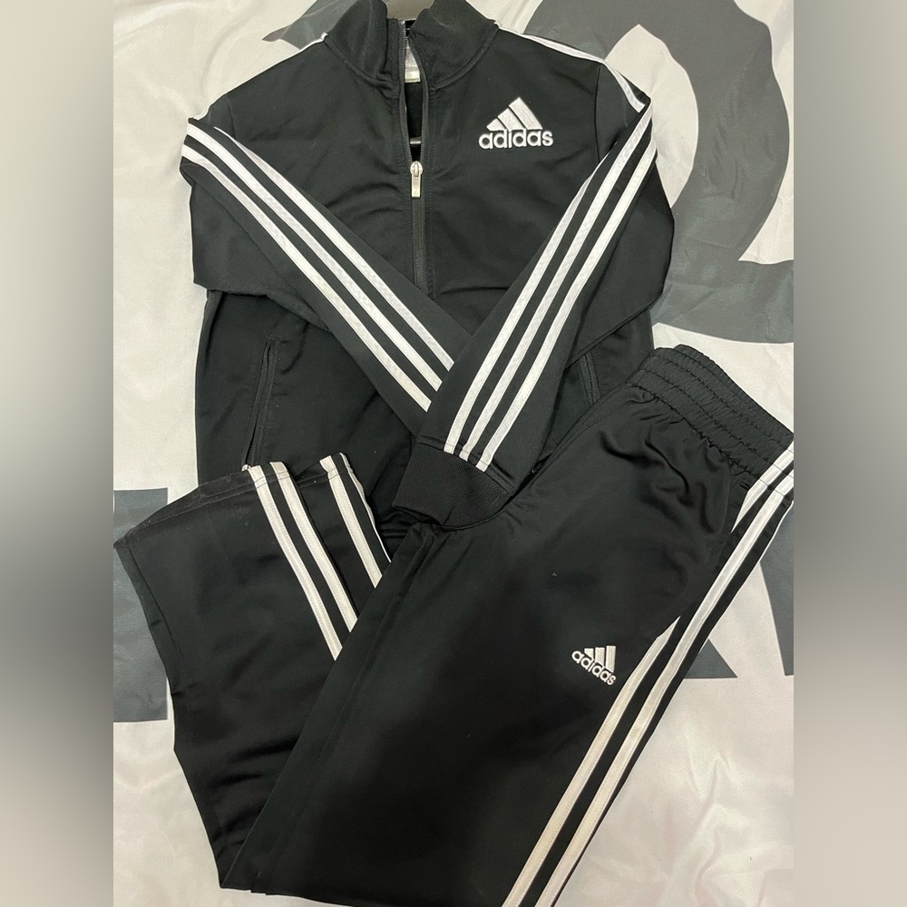 ⚠️Adidas Tracksuit - Kids Size 10-12/M